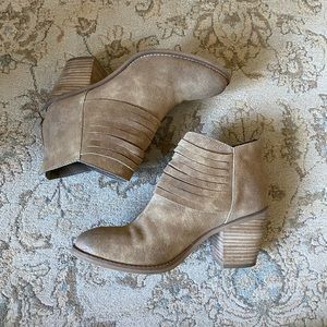 Seychelles taupe suede bootie size 10